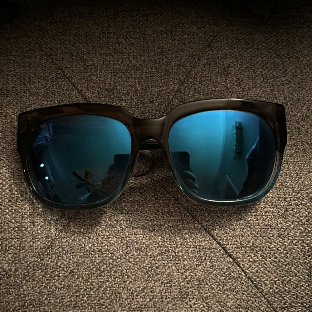 Women’s polarized Costas MAKE ANY OFFER